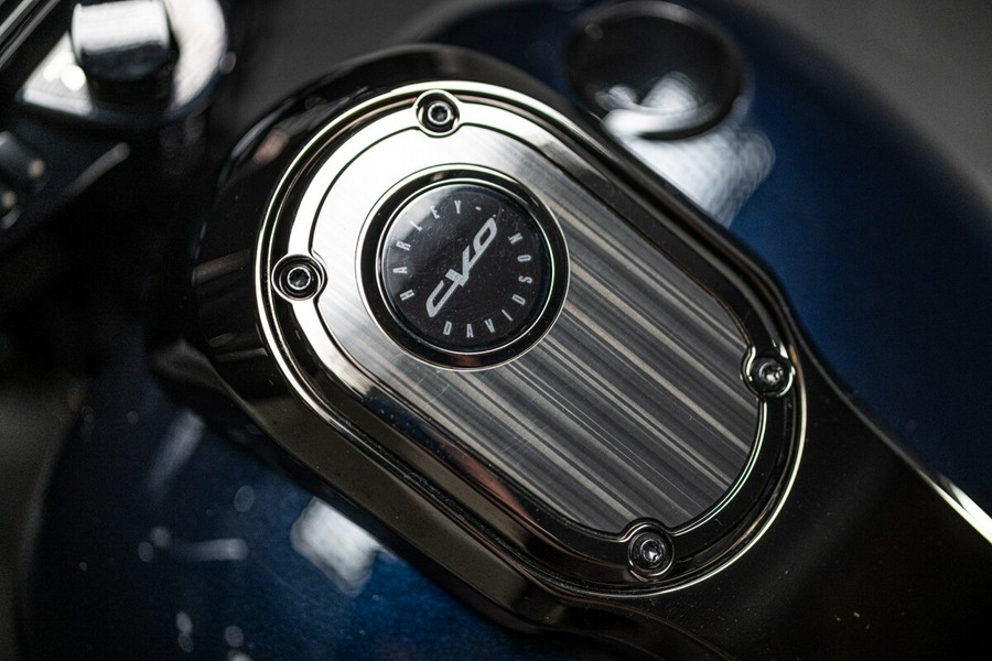 2022 CVO™ Street Glide® (FLHXSE)
