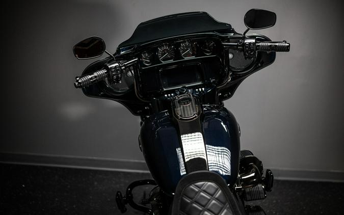 2022 CVO™ Street Glide® (FLHXSE)