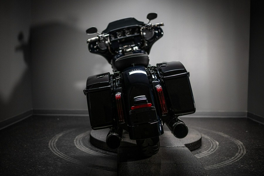 2022 CVO™ Street Glide® (FLHXSE)