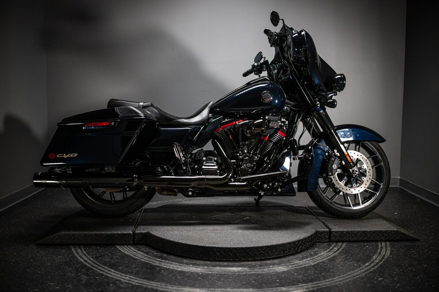 2022 CVO™ Street Glide® (FLHXSE)