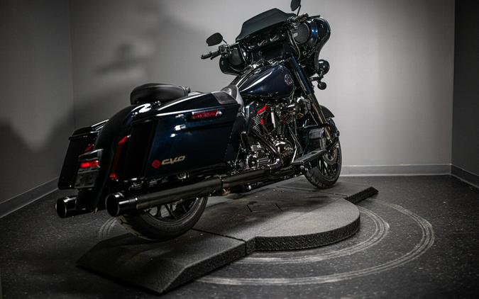 2022 CVO™ Street Glide® (FLHXSE)