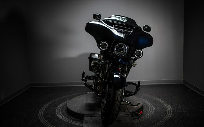 2022 CVO™ Street Glide® (FLHXSE)