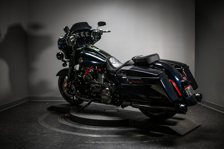 2022 CVO™ Street Glide® (FLHXSE)