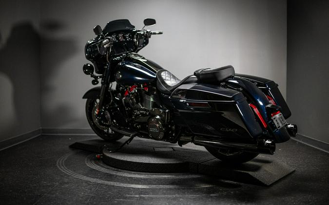 2022 CVO™ Street Glide® (FLHXSE)
