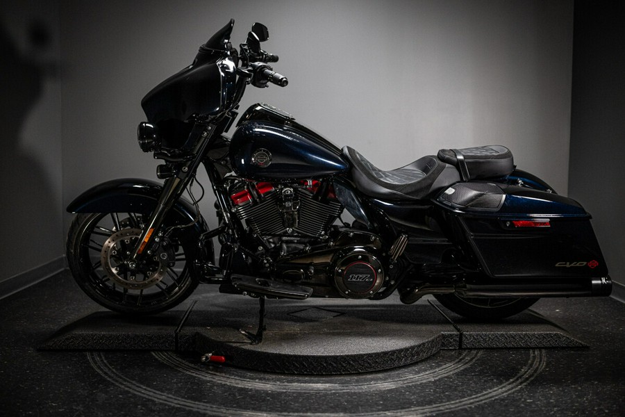 2022 CVO™ Street Glide® (FLHXSE)