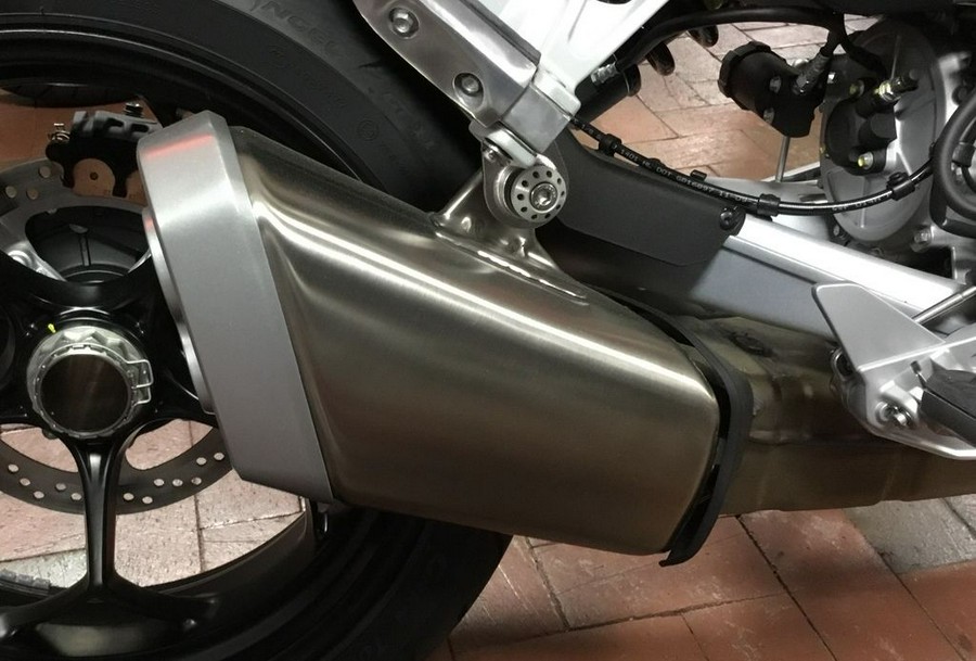 2023 Moto Guzzi V100 Mandello