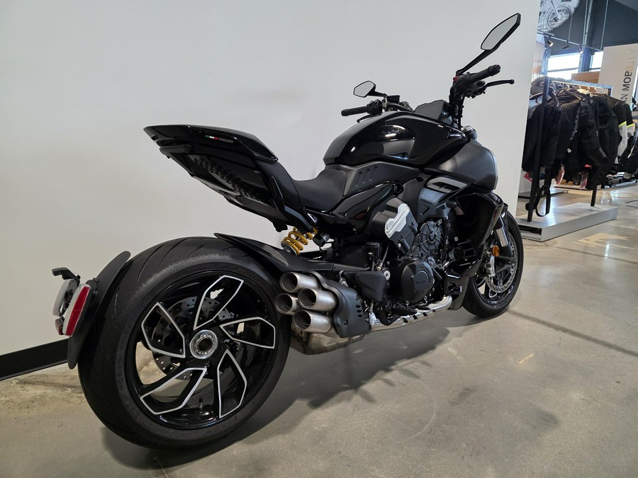 2025 Ducati Diavel V4