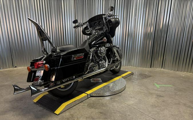2006 Harley-Davidson Electra Glide Ultra Classic BLACK W/PINSTRIPE