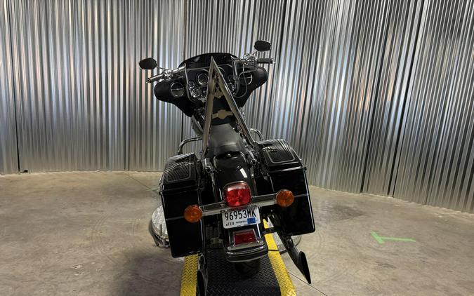 2006 Harley-Davidson Electra Glide Ultra Classic BLACK W/PINSTRIPE