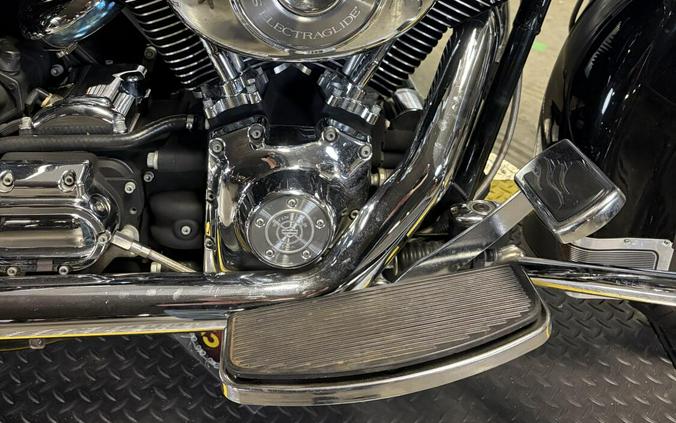 2006 Harley-Davidson Electra Glide Ultra Classic BLACK W/PINSTRIPE