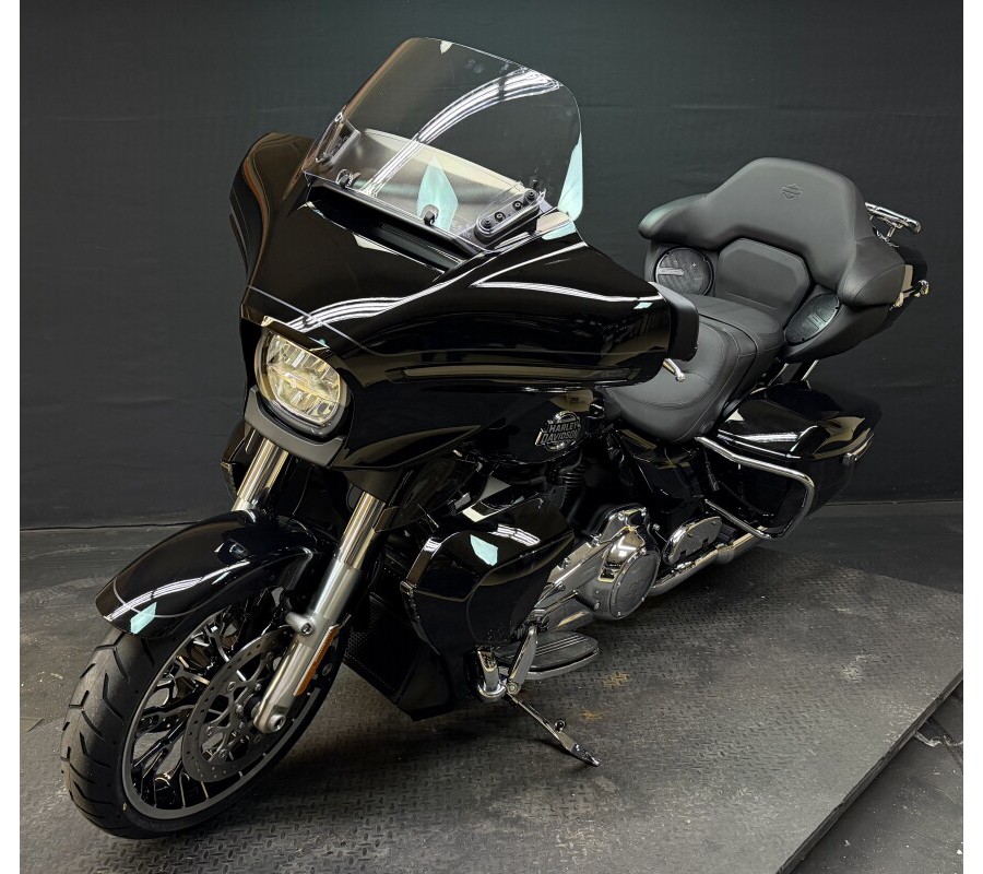 Harley-Davidson® Street Glide® 2026 FLHX VIVID BLACK