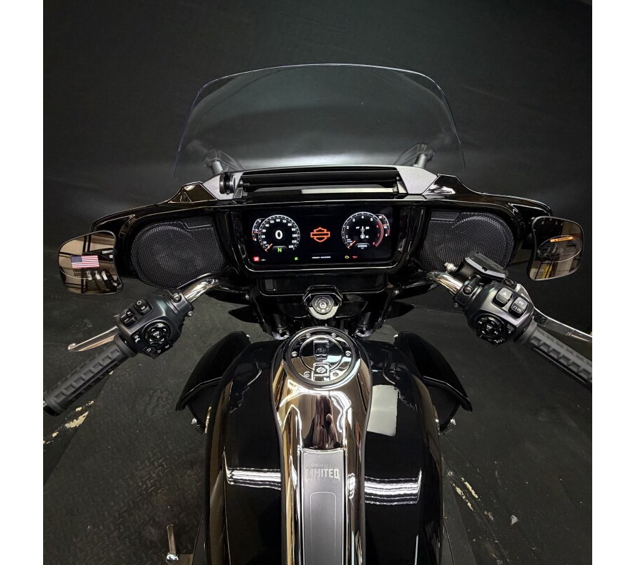 Harley-Davidson® Street Glide® 2026 FLHX VIVID BLACK