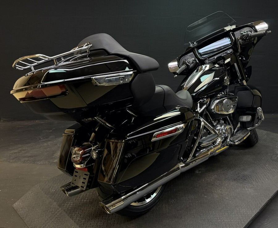 Harley-Davidson® Street Glide® 2026 FLHX VIVID BLACK