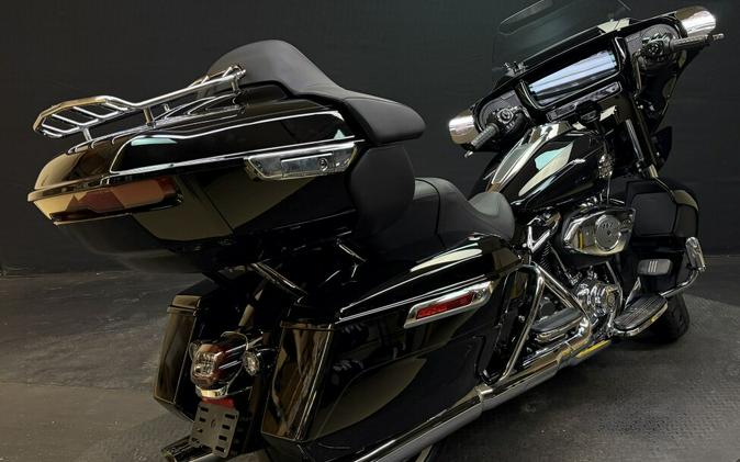 Harley-Davidson® Street Glide® 2026 FLHX VIVID BLACK