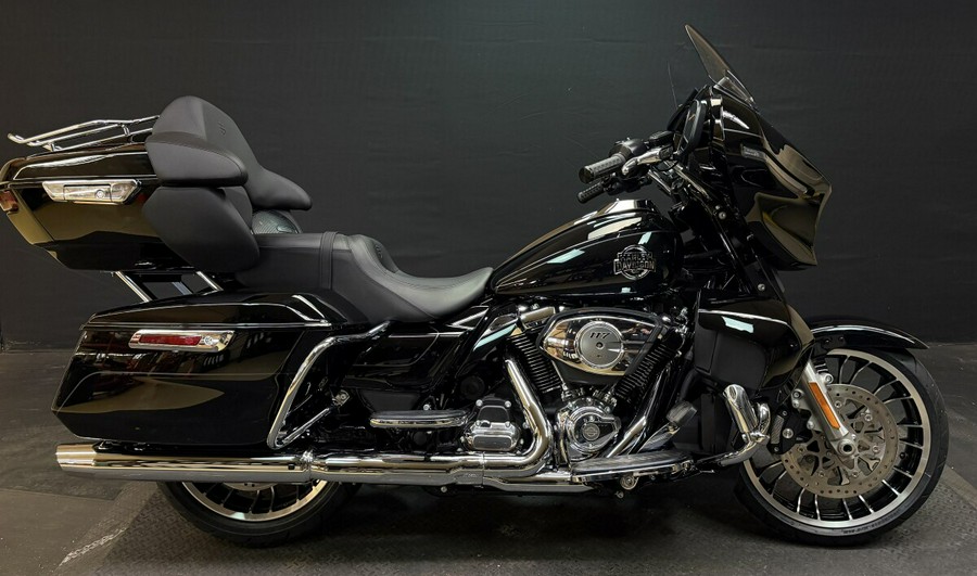 Harley-Davidson® Street Glide® 2026 FLHX VIVID BLACK