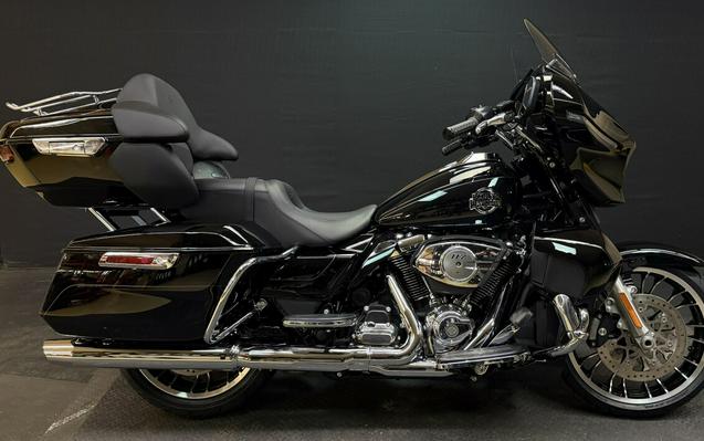 Harley-Davidson® Street Glide® 2026 FLHX VIVID BLACK