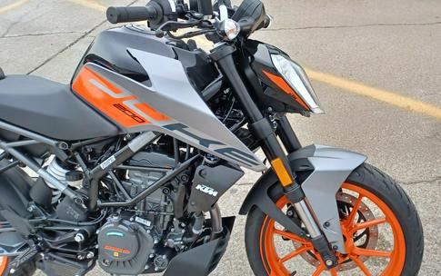 2023 KTM Duke 200