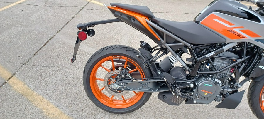 2023 KTM Duke 200