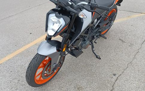 2023 KTM Duke 200