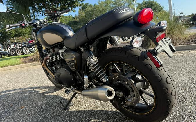 2022 Triumph Street Twin Gold Line