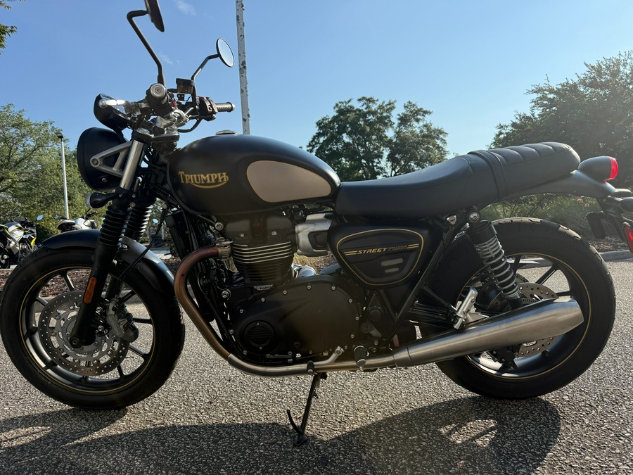 2022 Triumph Street Twin Gold Line