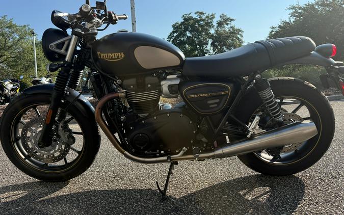 2022 Triumph Street Twin Gold Line