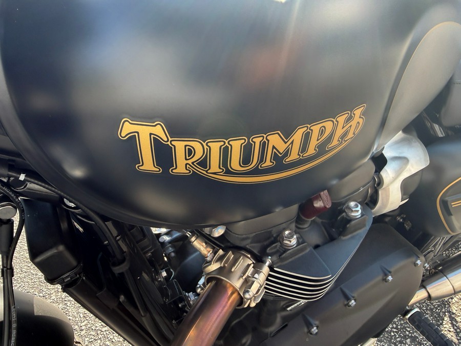2022 Triumph Street Twin Gold Line