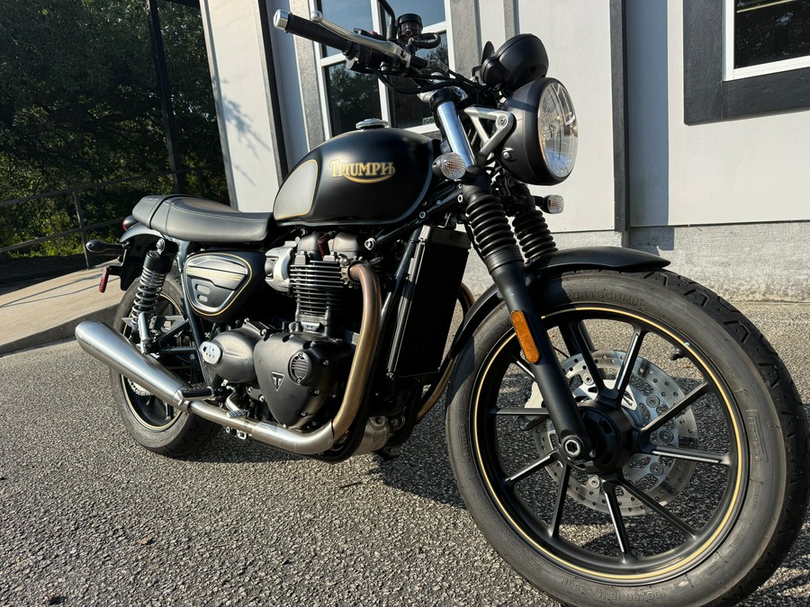 2022 Triumph Street Twin Gold Line