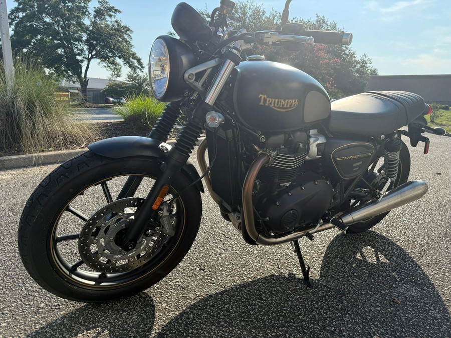 2022 Triumph Street Twin Gold Line