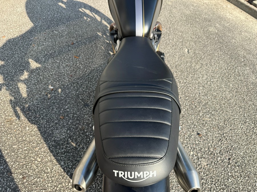 2022 Triumph Street Twin Gold Line