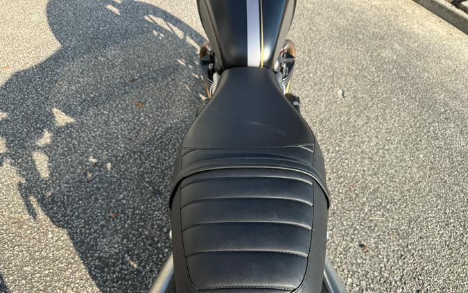 2022 Triumph Street Twin Gold Line