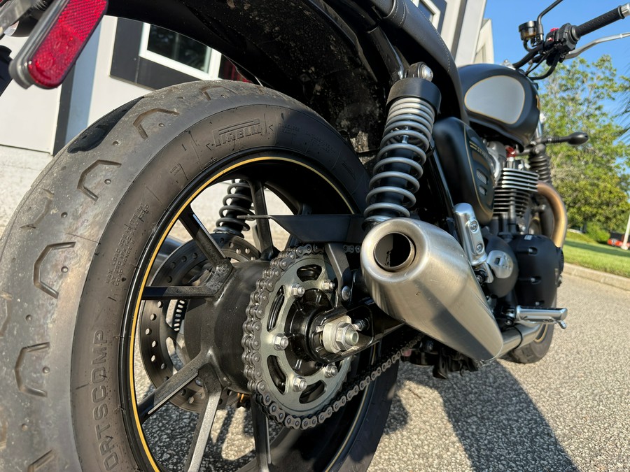 2022 Triumph Street Twin Gold Line
