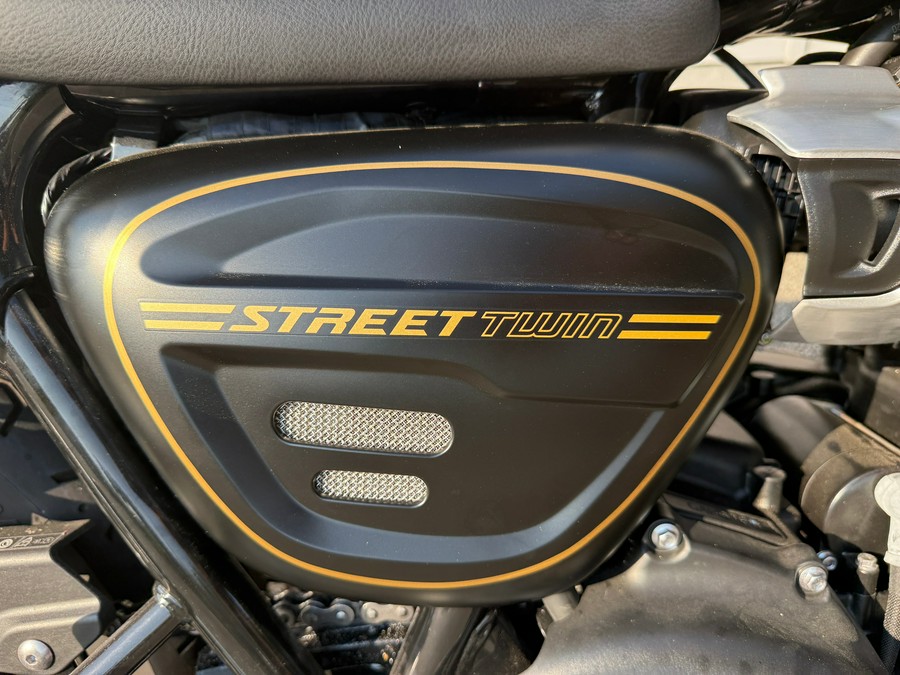 2022 Triumph Street Twin Gold Line