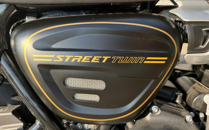 2022 Triumph Street Twin Gold Line