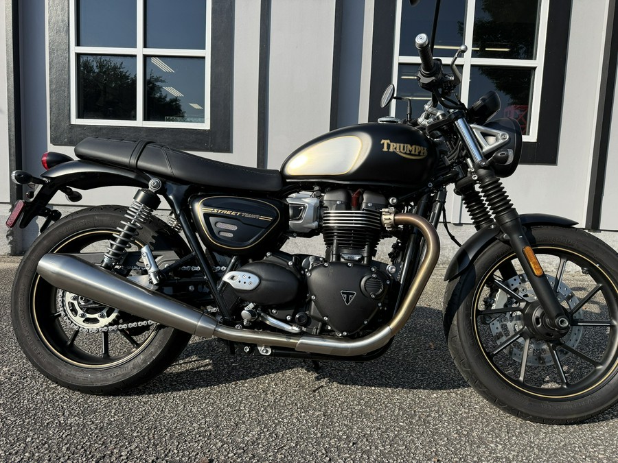 2022 Triumph Street Twin Gold Line