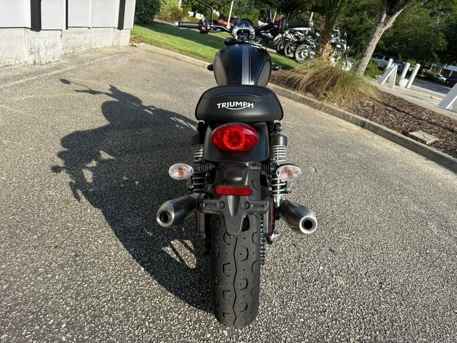 2022 Triumph Street Twin Gold Line