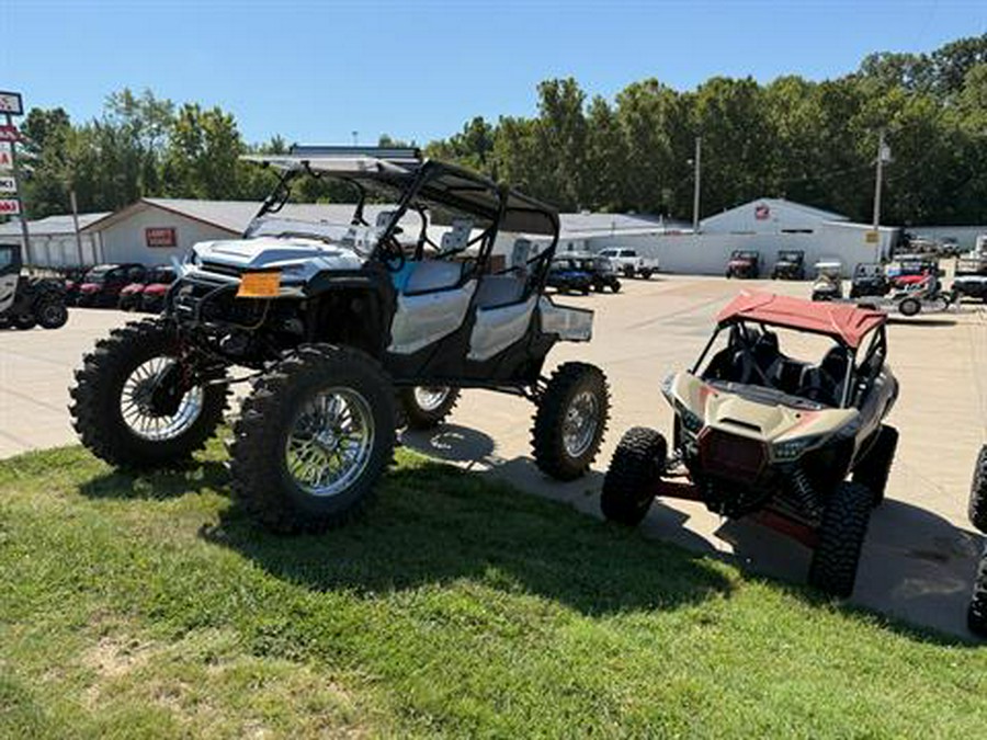 2025 Honda Pioneer 1000-6 Deluxe Crew