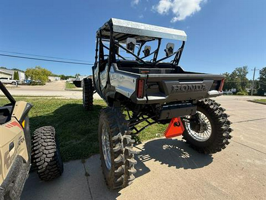 2025 Honda Pioneer 1000-6 Deluxe Crew