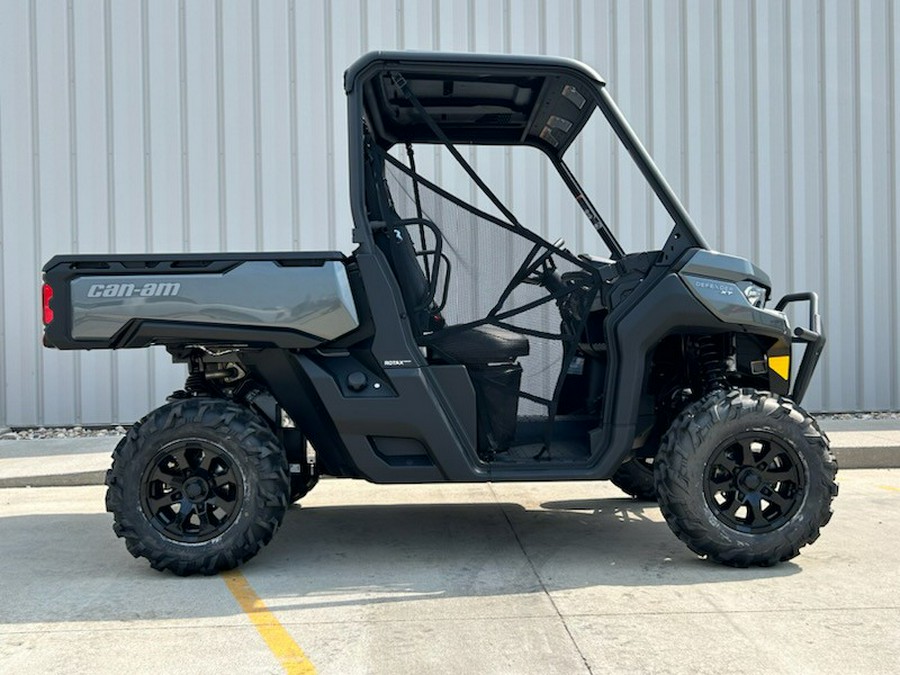 2024 Can-Am Defender XT HD10