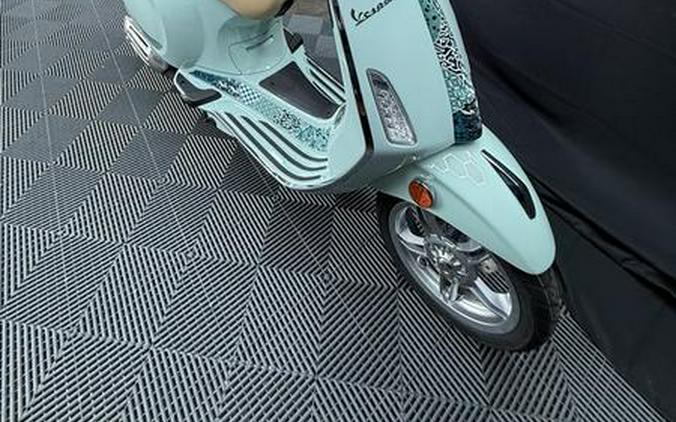 2025 Vespa Primavera 50 Batik