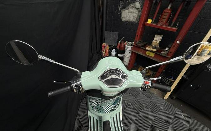 2025 Vespa Primavera 50 Batik