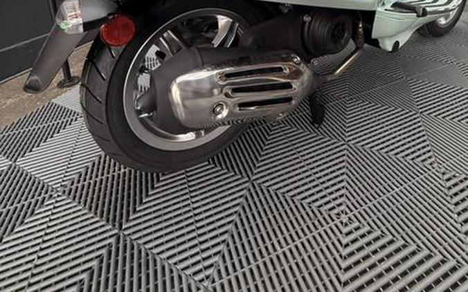 2025 Vespa Primavera 50 Batik