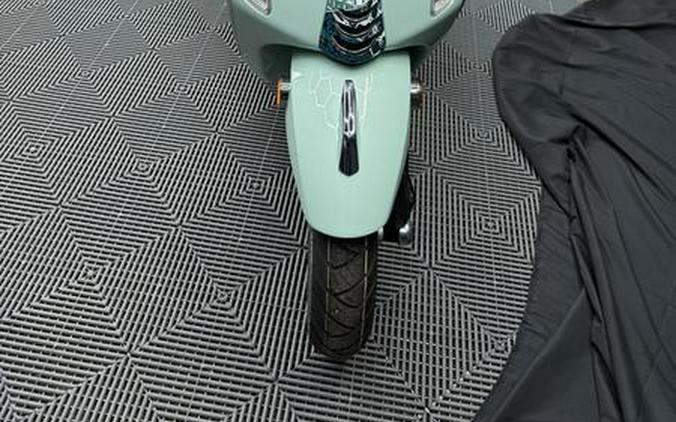 2025 Vespa Primavera 50 Batik