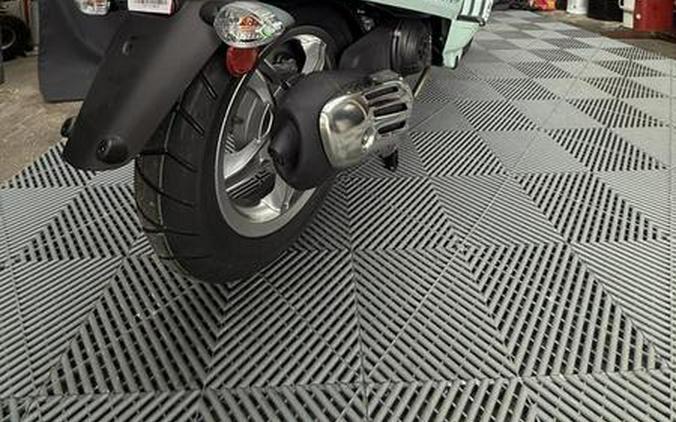 2025 Vespa Primavera 50 Batik
