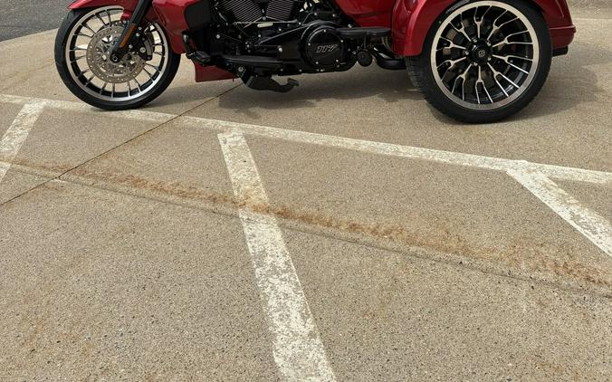2026 Harley-Davidson Street Glide 3 Limited Brilliant Red Black Trim
