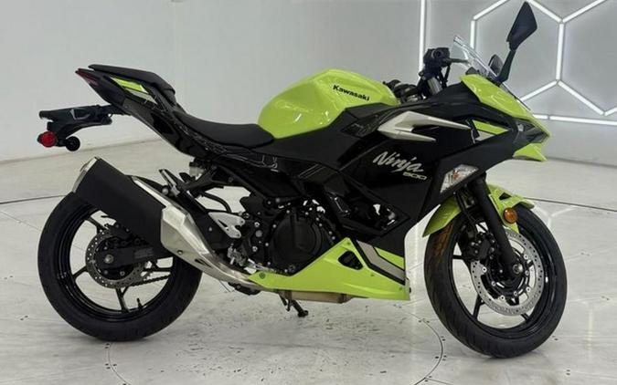 2026 Kawasaki Ninja 500 ABS Metallic Yellowish GreenEbony