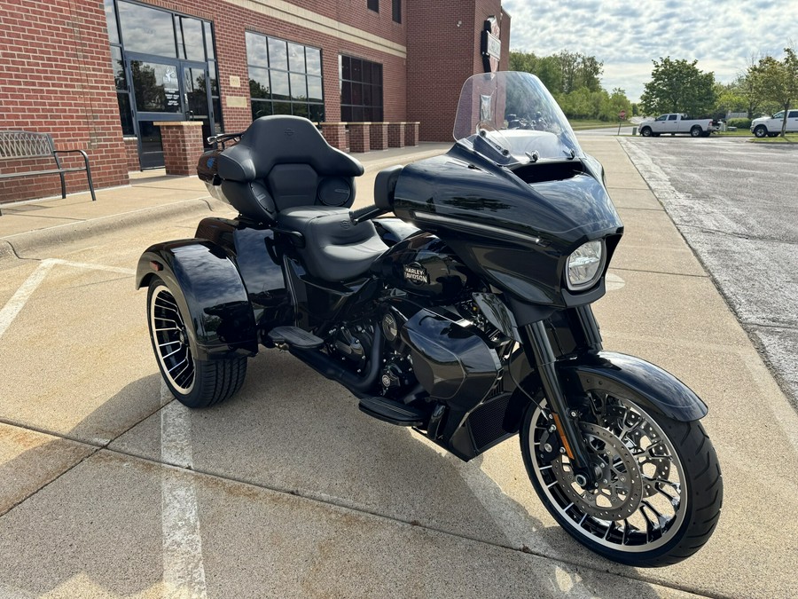 2026 Harley-Davidson Street Glide 3 Limited Olive Steel Metallic / Vivid Black Black Trim
