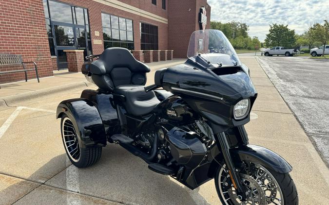 2026 Harley-Davidson Street Glide 3 Limited Olive Steel Metallic / Vivid Black Black Trim
