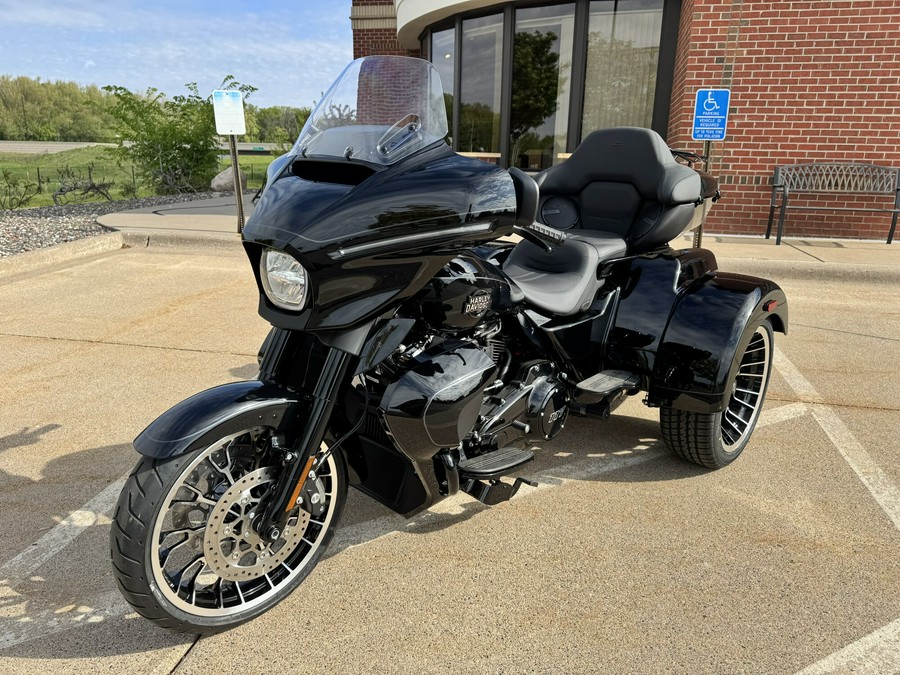 2026 Harley-Davidson Street Glide 3 Limited Olive Steel Metallic / Vivid Black Black Trim