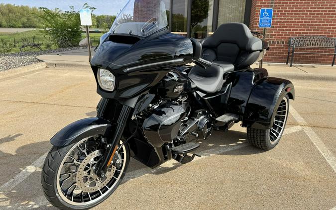 2026 Harley-Davidson Street Glide 3 Limited Olive Steel Metallic / Vivid Black Black Trim